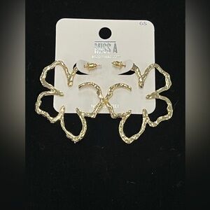 Floral Hoop Earrings. Gold-Toned Molten.
Hammered metal. Nickel free. NWT